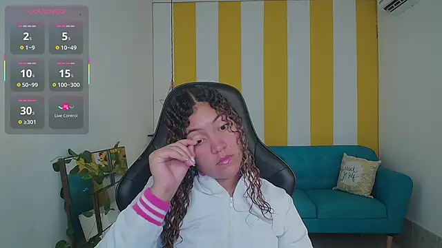 Snapshot of Cristal_War chatting on 09.27.25 Cristal War online show from 09.27.25