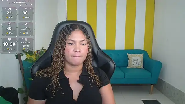 Snapshot of Cristal_War chatting on 10.01.25 Cristal War online show from 10.01.25