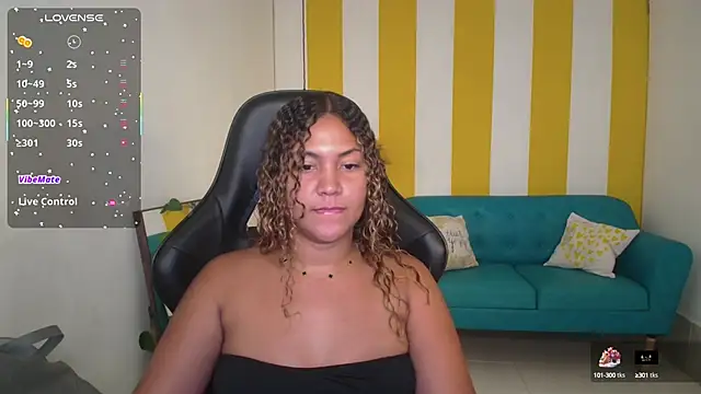 Snapshot of Cristal_War chatting on 10.03.25 Cristal War online show from 10.03.25