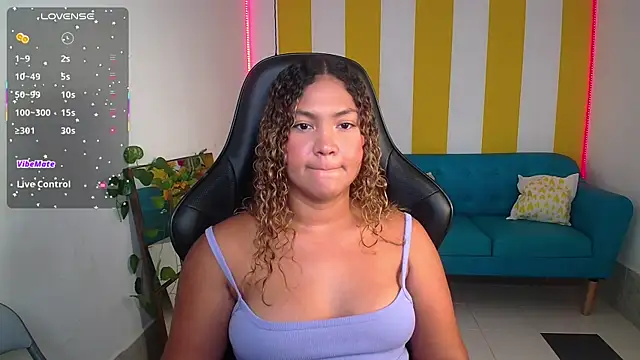 Snapshot of Cristal_War chatting on 10.06.25 Cristal War online show from 10.06.25