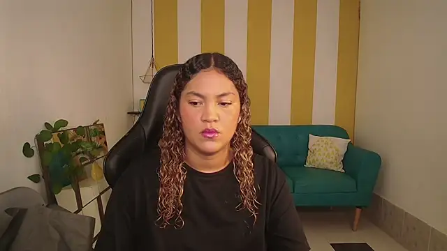 Snapshot of Cristal_War chatting on 10.16.25 Cristal War online show from 10.16.25