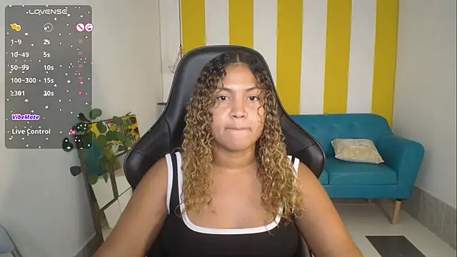 Snapshot of Cristal_War chatting on 10.21.25 Cristal War online show from 10.21.25