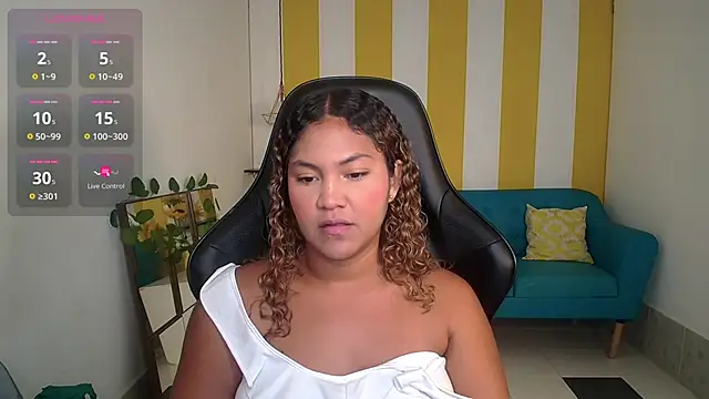 Snapshot of Cristal_War chatting on 10.27.25 Cristal War online show from 10.27.25