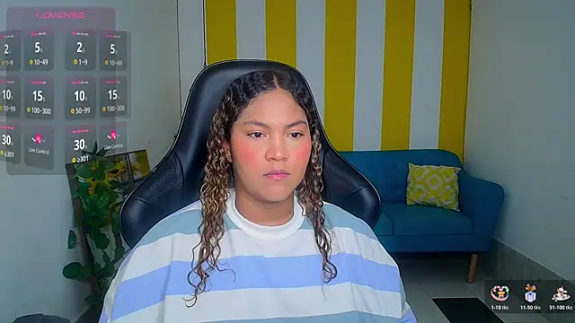 Snapshot of Cristal_War chatting on 10.28.25 Cristal War online show from 10.28.25