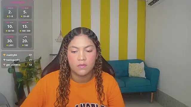 Snapshot of Cristal_War chatting on 11.10.25 Cristal War online show from 11.10.25