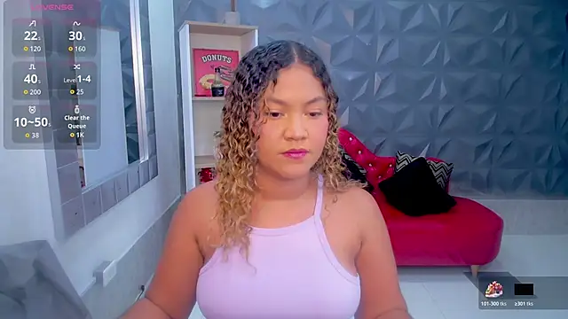 Snapshot of Cristal_War chatting on 11.12.25 Cristal War online show from 11.12.25