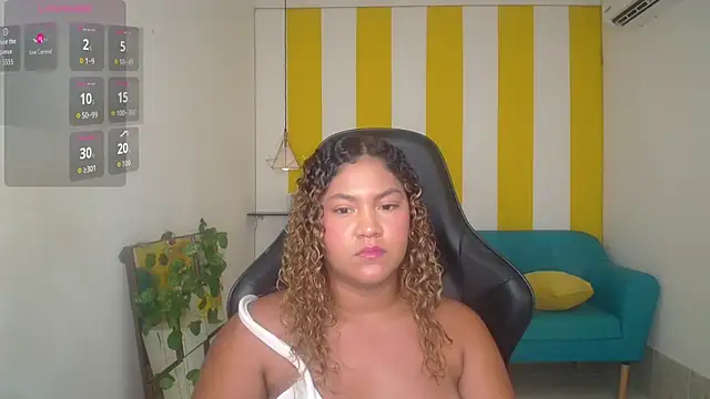 Snapshot of Cristal_War chatting on 11.18.25 Cristal War online show from 11.18.25