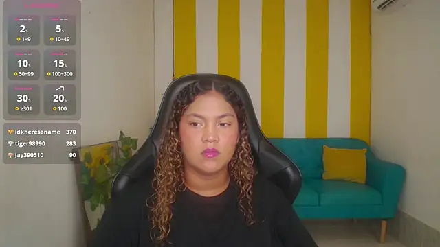 Snapshot of Cristal_War chatting on 11.20.25 Cristal War online show from 11.20.25