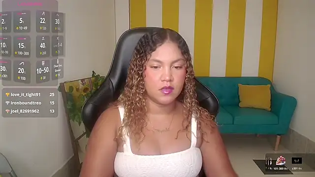 Snapshot of Cristal_War chatting on 11.21.25 Cristal War online show from 11.21.25