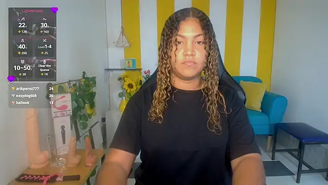 Snapshot of Cristal_War chatting on 11.28.25 Cristal War online show from 11.28.25