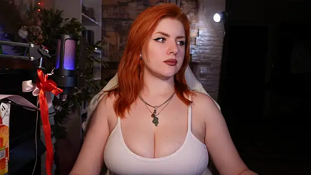 Snapshot of Chriss_Fox chatting on 02.18.25 Chriss Fox online show from 02.18.25