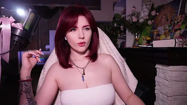 Snapshot of Chriss_Fox chatting on 11.19.25 Chriss Fox online show from 11.19.25