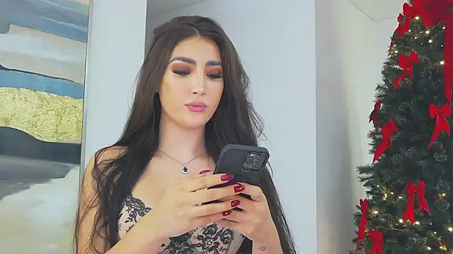 Snapshot of _BellaDonna_ chatting on 12.21.24 BellaDonna online show from 12.21.24