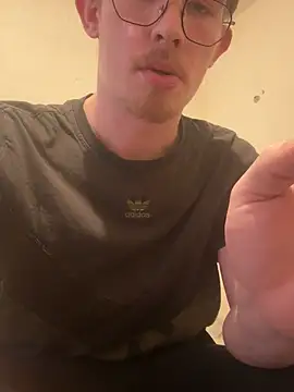 Snapshot of sollzii chatting on 02.27.25 sollzii online show from 02.27.25