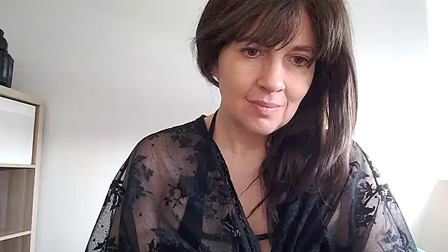 Ella Next Door online show from 01.11.26