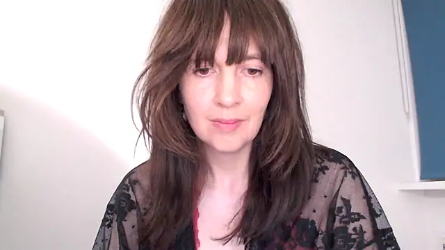 Snapshot of Ella_Next_Door chatting on 04.18.26 Ella Next Door online show from 04.18.26