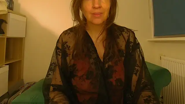 Snapshot of Ella_Next_Door chatting on 05.17.26 Ella Next Door online show from 05.17.26