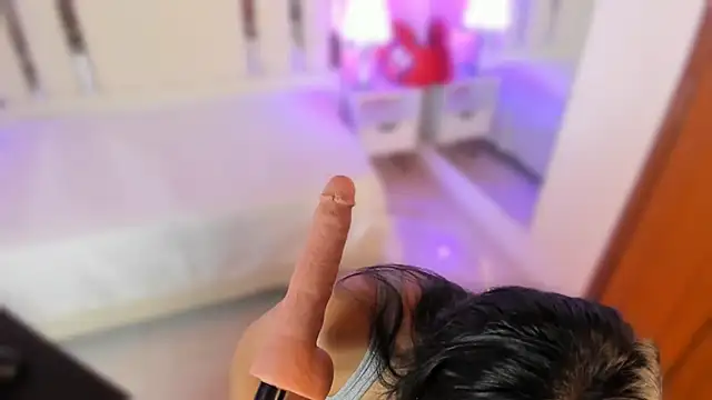 Miliaangeles online show from 10.04.25