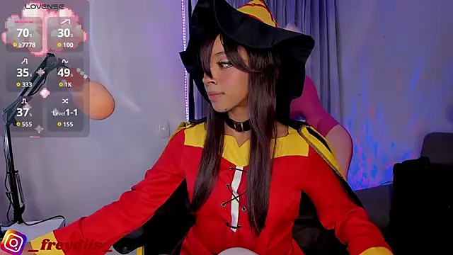 Snapshot of Miss_freydis chatting on 10.28.25 Miss freydis online show from 10.28.25