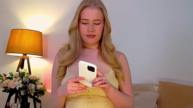 Snapshot of JuliaJaee chatting on 02.09.25 JuliaJaee online show from 02.09.25