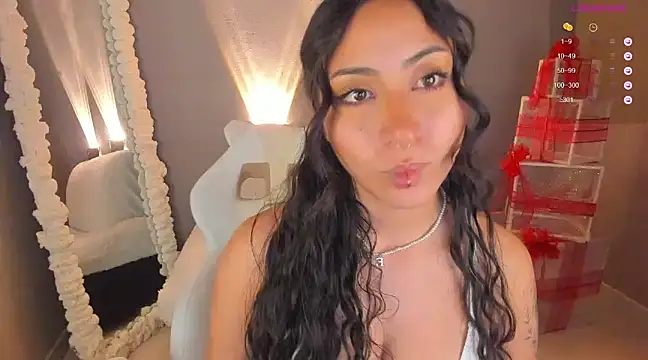 amber curly online show from 01.15.25