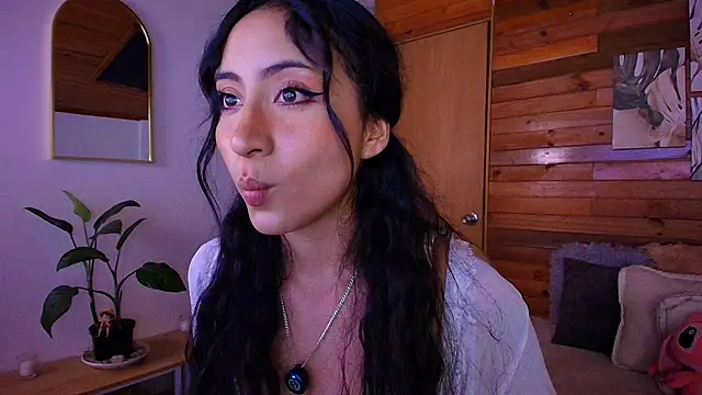 Snapshot of amber_curly chatting on 06.17.26 amber curly online show from 06.17.26