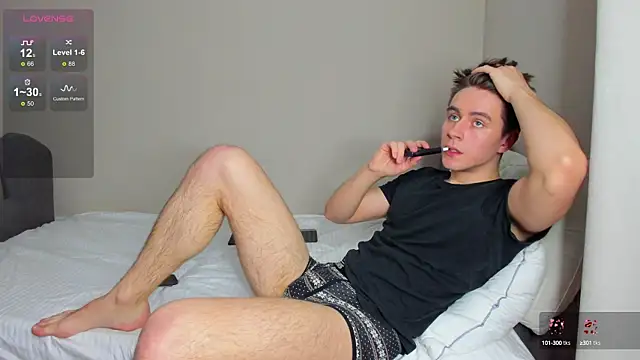 Snapshot of TaisonBrownX chatting on 12.10.24 TaisonBrownX online show from 12.10.24