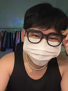 Snapshot of MinhTuanLive chatting on 03.18.25 MinhTuanLive online show from 03.18.25