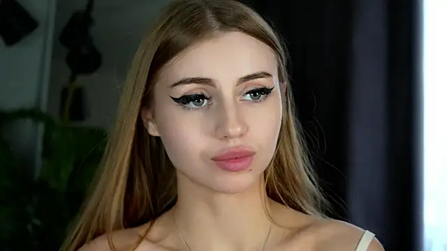 Snapshot of Sandy-the-Squirrel chatting on 12.05.24 Sandy-the-Squirrel online show from 12.05.24