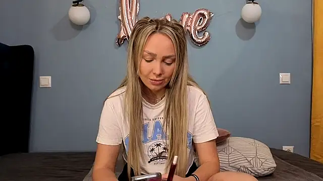 AnnaMaee online show from 02.28.25