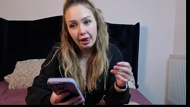 AnnaMaee online show from 02.20.26