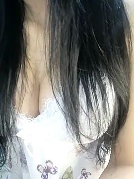 Snapshot of _Linez_ chatting on 04.15.26 Linez online show from 04.15.26