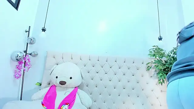 Victoria Coleman online show from 12.05.25