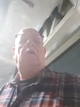 Snapshot of andrejoyfull64 chatting on 10.13.25 andrejoyfull64 online show from 10.13.25