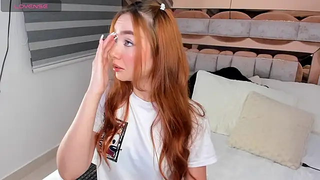 Snapshot of CamiiLovers chatting on 01.21.25 CamiiLovers online show from 01.21.25