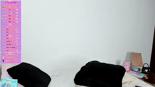 Snapshot of CamiiLovers chatting on 02.26.25 CamiiLovers online show from 02.26.25