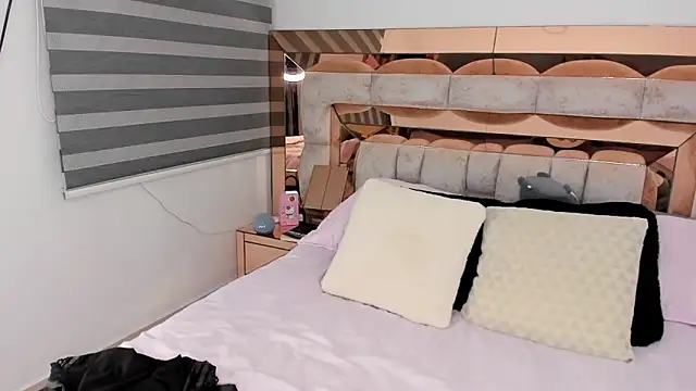 Snapshot of CamiiLovers chatting on 09.11.25 CamiiLovers online show from 09.11.25