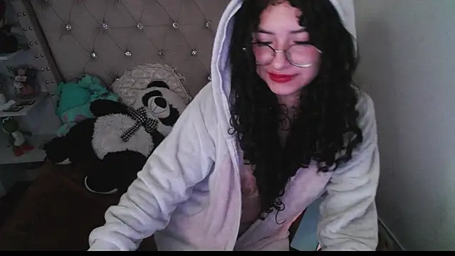 Snapshot of CherieCurl chatting on 11.20.25 CherieCurl online show from 11.20.25