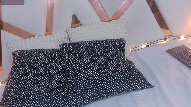 LilithSmith  online show from 11.21.25