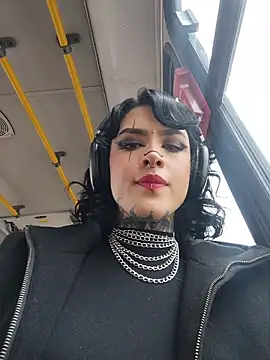 taaylor33 online show from 04.17.26