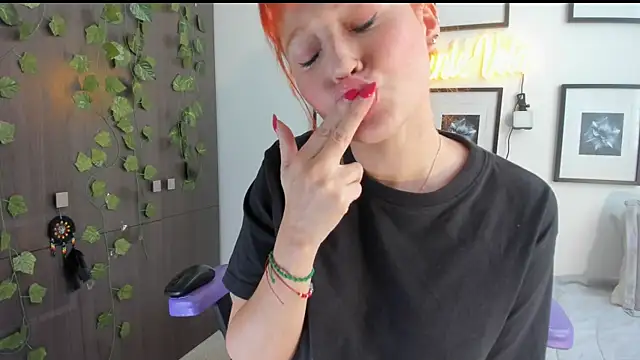 Snapshot of Annie_Velas_ chatting on 07.14.26 Annie Velas online show from 07.14.26
