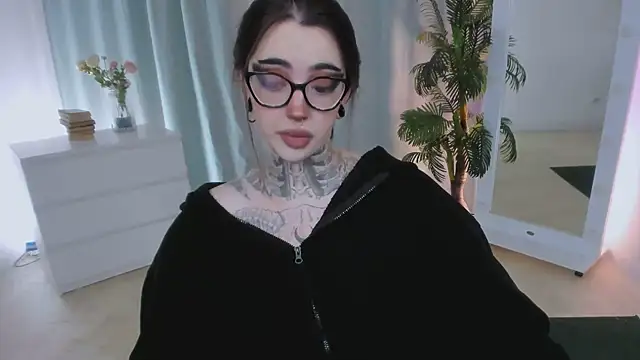 Snapshot of Dixi_Pixi_ chatting on 06.18.26 Dixi Pixi online show from 06.18.26