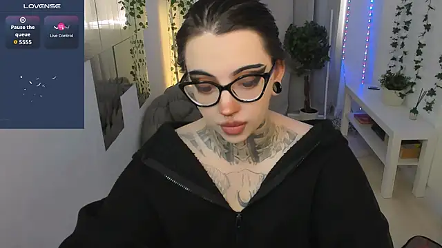 Snapshot of Dixi_Pixi_ chatting on 07.25.26 Dixi Pixi online show from 07.25.26