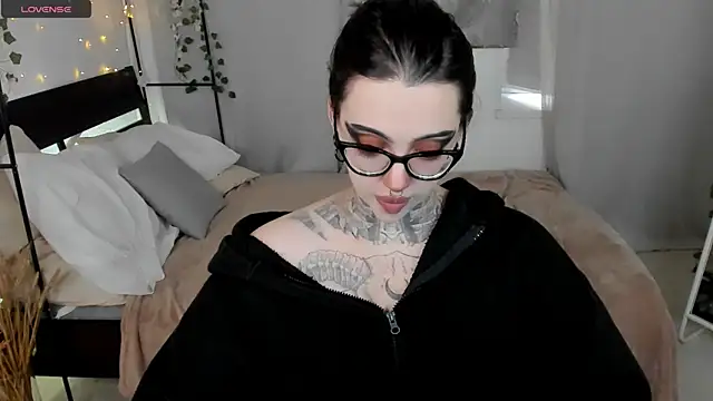 Snapshot of Dixi_Pixi_ chatting on 07.30.26 Dixi Pixi online show from 07.30.26