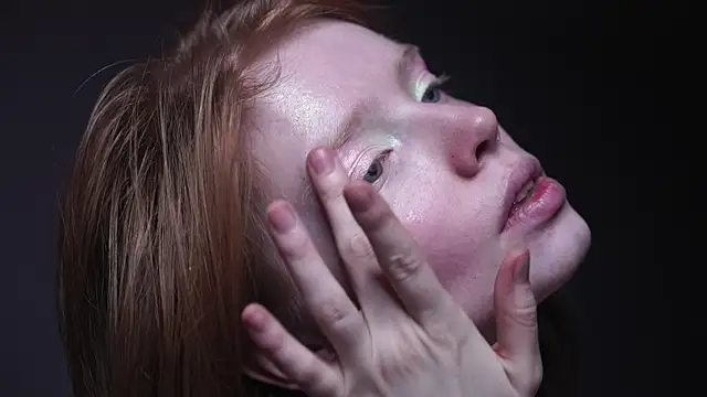 ginger hugs online show from 11.11.25