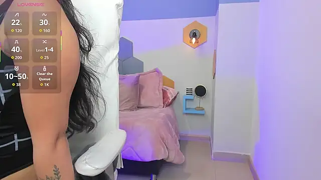 Chloe fischer  online show from 10.11.25