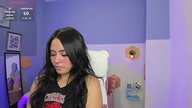 Chloe fischer  online show from 10.27.25