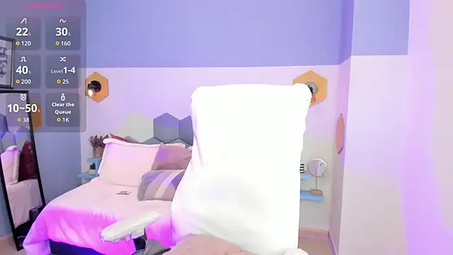 Chloe fischer  online show from 11.13.25