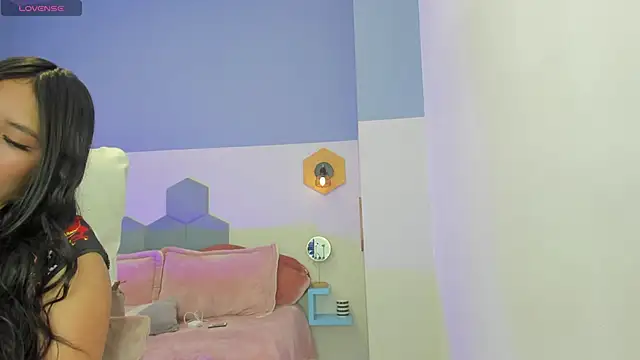 Chloe fischer  online show from 04.18.26