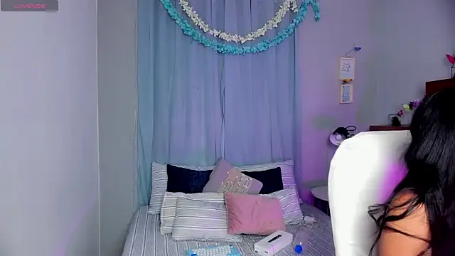 Chloe fischer  online show from 07.08.26
